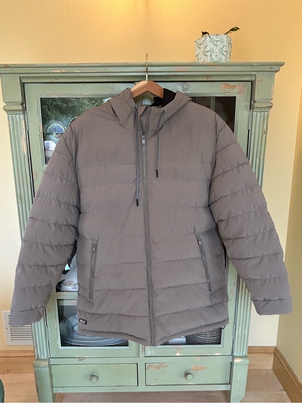BYLT Men’s Basecamp Hooded Puffer Jacket in Fawn Gray Size XL